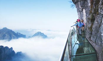 張家界天門(mén)山國(guó)家森林公園、天門(mén)山索道、天門(mén)山寺、天門(mén)洞、玻璃棧道一日游
